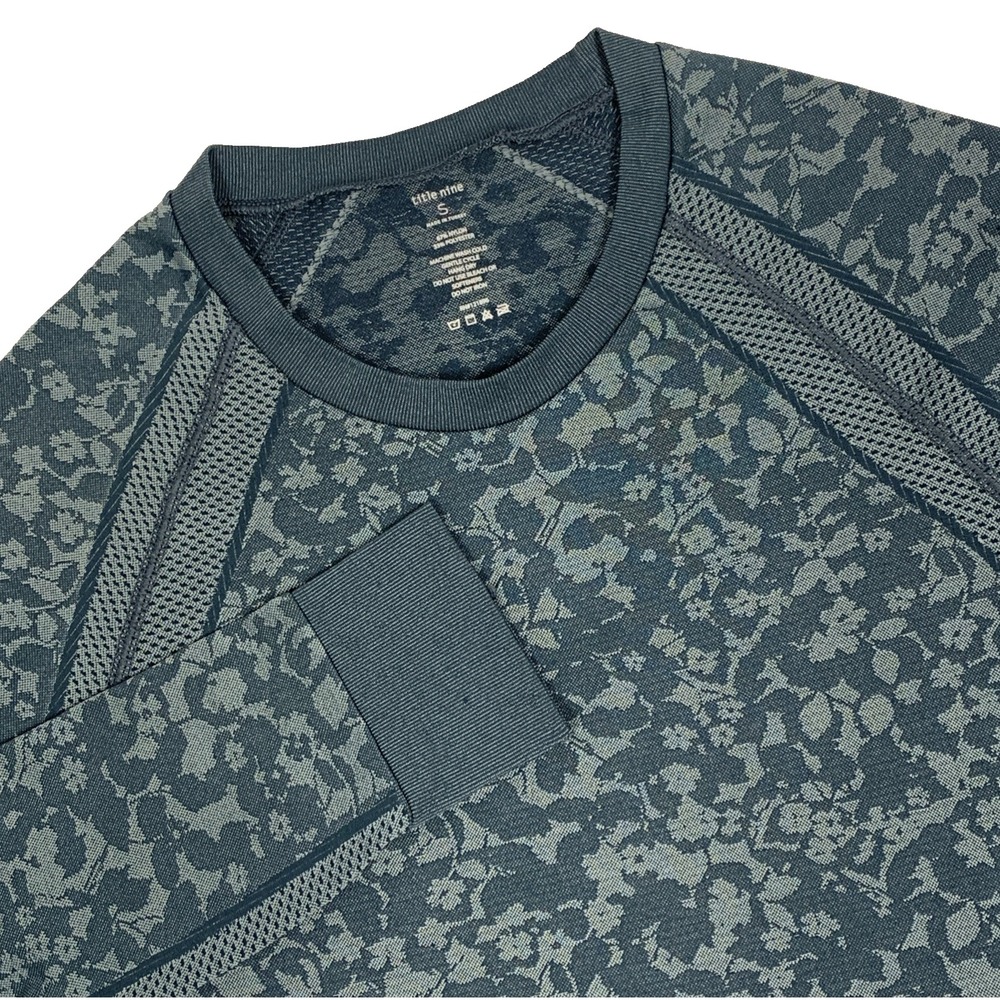 Title Nine Teal Floral Jacquard Performance Long Sleeve Shirt Womens Small